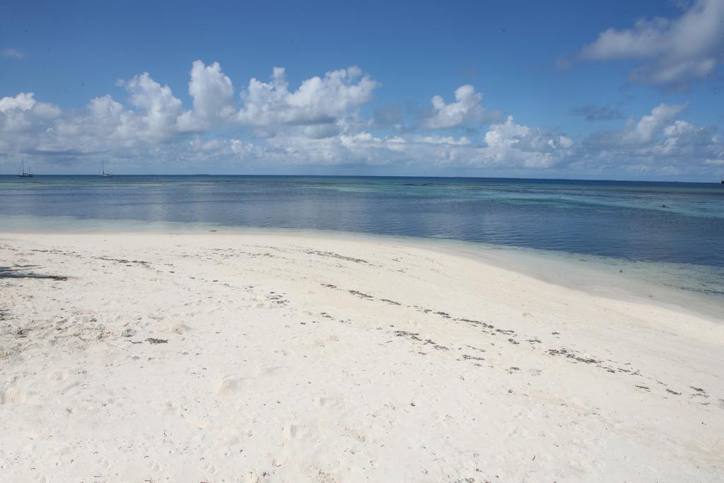 Equa Reef Maldives Hotel Addu City Exterior foto